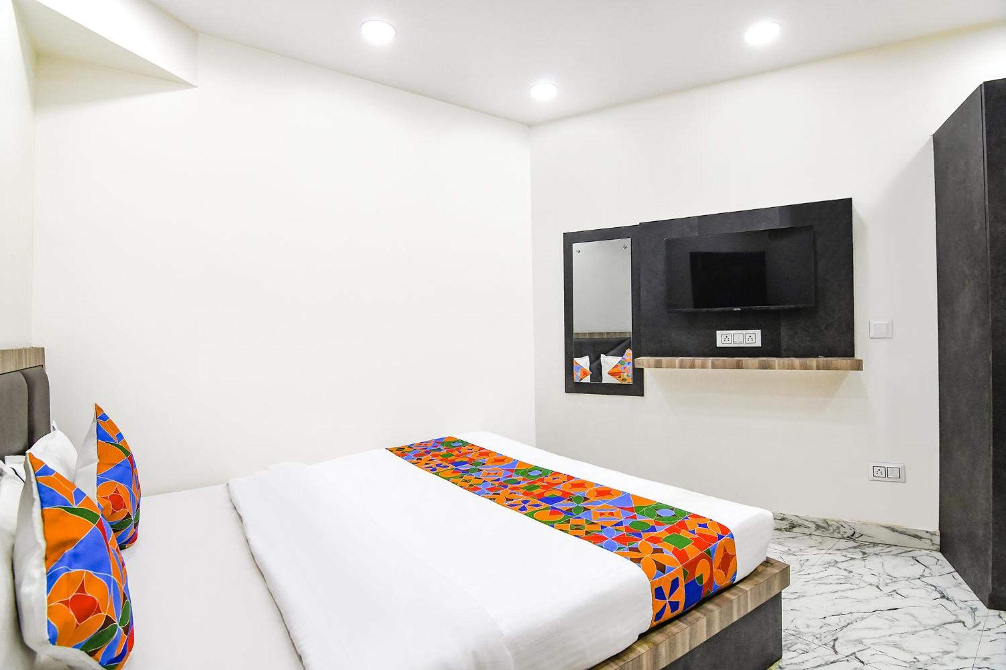 Fabexpress Sr Royale - Nr Sealdah Station 호텔 콜카타 외부 사진